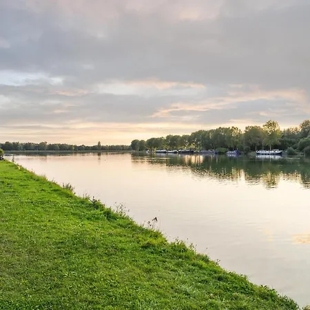 Luxury Treehouse Retreat 度假居 Antoing