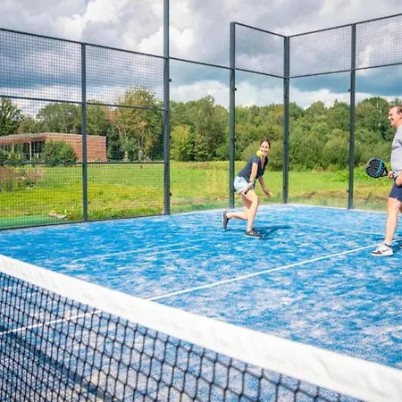 Luxury Treehouse Retreat 度假居 Antoing